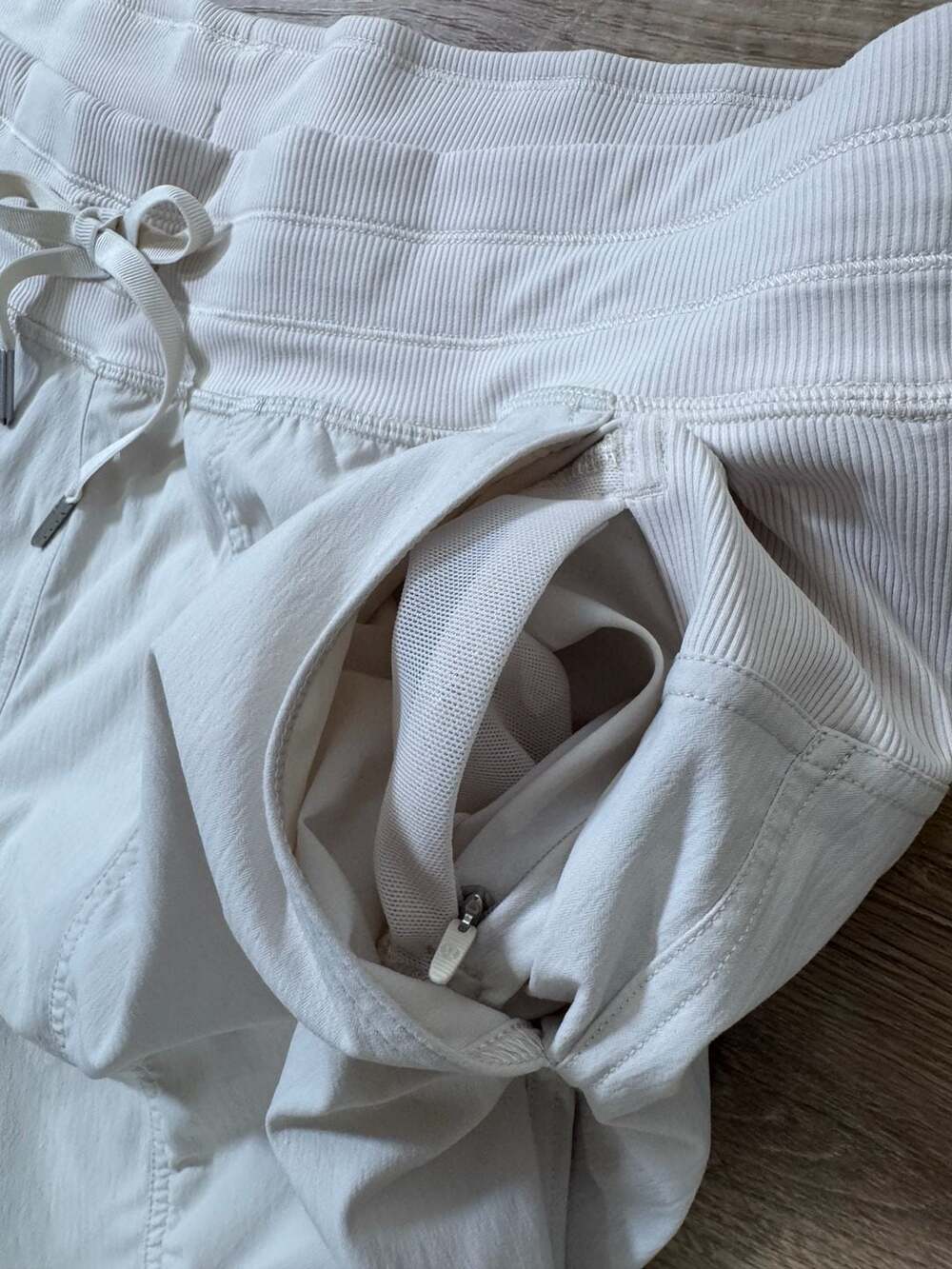 Lululemon White Lined Mid Rise Jogger Pants Women’s Size 12 Athleisure - Picture 7 of 16